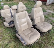 Volvo V70 II XC70 Fotele kanapa jasna skóra 