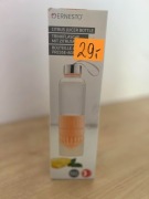 Butelka z wyciskarką do cytrusów