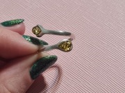 Srebrny pierścionek z zielonym bursztynem 