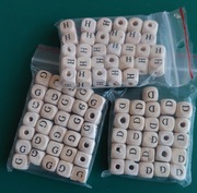 Koraliki literki drewniane  komplet 400 szt