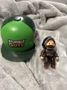 Stumble Guys mini figurka Stabby Kate czapka