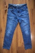 Spodnie Wrangler r. W32 arizona jeansowe nieb. długie postrzępione