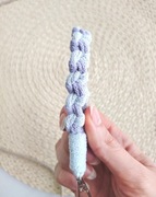 Ręcznie pleciony brelok do kluczy szary fioletowy makrama breloczek 