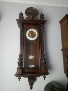 Stary wiszący zegar ścienny