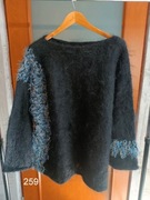 Sweter z długim włosem, rozmiar 46/48.