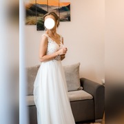 Romantyczna sukienka ślubna z trenem r. 36
