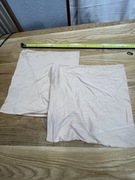 Dwie bawełniane beżowe poszewki na poduszki 40/40 cm