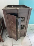 Stary, ozdobny sejf zabytkowy (Lemberg)  do renowacji