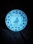 Vintage talerz dekoracyjny z motywem dziecięcym – styl Delft