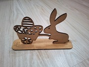Drewniana Figurka Królika z Wózkiem – Idealna Dekoracja Wielkanocna