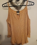 Bluzka ze złotą ozdoba 