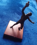 Podstawa lampy art deco - figurka z brązu - olimpijczyk. Pierwsza poł. XXw.