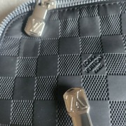 Listonoszka,nerka meska lv w kolorze czarn