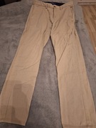 Beżowe spodnie męskie – klasyczne, wygodne, stylowe