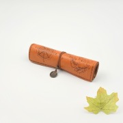 Piórnik szkolny zwijany skórzany jasny połysk mapa 