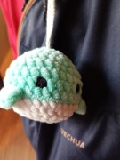 Wielorybek handmade pluszowy na szydełku brelok do kluczy, plecaka miętowy