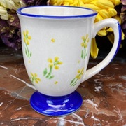 Ładny ceramiczny kubek na stopce - Żółte kwiatki - 320 ml #2
