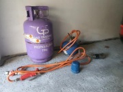 butla gazowa 11 kg z palnikiem + butla 2 kg z małym palnikiem.