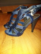 Granatowe sandały na szpilce