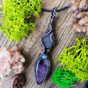 Miedziany wisior z ametystem, kwarcem i labradorytem