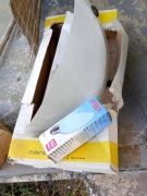 Kinkiet biały naścienny PRL nieużywany