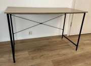 Biurko VANDBORG 120x60 – jasny dąb / czarny – JYSK