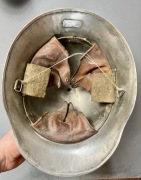 Polski Hełm wz. 31 LUDWIKÓW – Tabliczka znamionowa, Fasunek