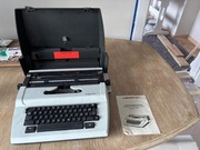 Erika Electric -elektryczna maszyna do pisania z NRD.