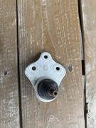 Przegub mocujący / prowadzący Opel Saab nr 4221535 przód lewy/prawy