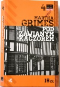POD ZAWIANYM KACZOREM - Martha Grimes