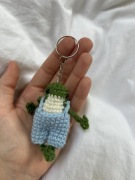 breloczek żabka w spodenkach