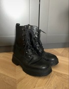 Czarne skórzane trapery Wojas