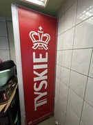 Chłodziarka lodówka Tyskie napoje ciasta torty 