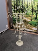 Metalowy manekin na biżuterię w stylu retro