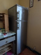 Lodówka Electrolux EJ2801AOX2 z zamrażalnikiem górnym Srebrna