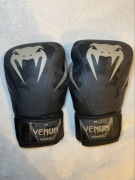 Rękawice bokserskie Venum Impact 12 oz nowe