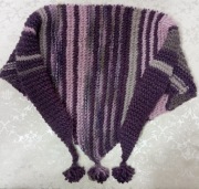 Duża ciepła wełniana chusta, odcienie fioletu i pudrowego różu, rękodzieło.