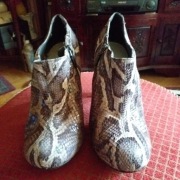 CLARKS Wężowe botki na słupku 39