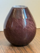 Wazon dekoracyjny szklany – bordowy, ręcznie wykonany