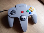 Oryginalny pad Nintendo 64 z dobrym analogiem