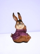 Figura Dekoracyjna - Uroczy Królik w Sweterku (Whimsical)