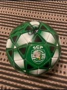 Piłka Sportingu Lizbona sezon 2025/2026 z podpisami zawodników 