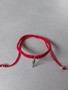 Bransoletka z makramy handmade czerwona z piórkiem