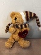 Maskotka Miś z sercem świąteczny - 12cm