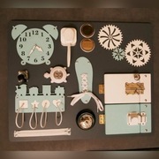 Tablica manipulacyjna sensoryczna dla chłopca