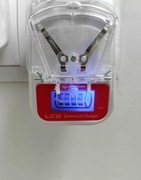 Uniwersalna ładowarka do starych baterii/telefonów