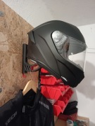 Wieszak uchwyt na kask motocyklowy kurtkę 
