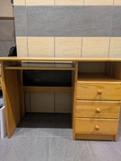 Biurko z drewna sosnowego 