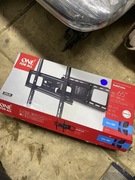 Solidny uchwyt ścienny TV.