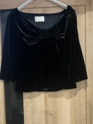 krótsza bluzka czarna marki minuet z aksamitu